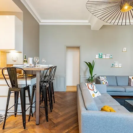 Apartment Beaux-arts • 2 2 Sdb • Parking Prive *