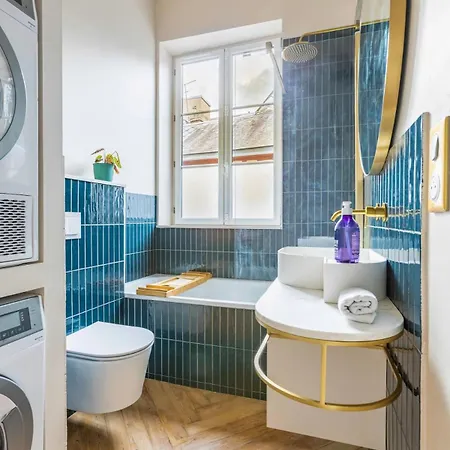 Beaux-arts • 2 2 Sdb • Parking Prive *